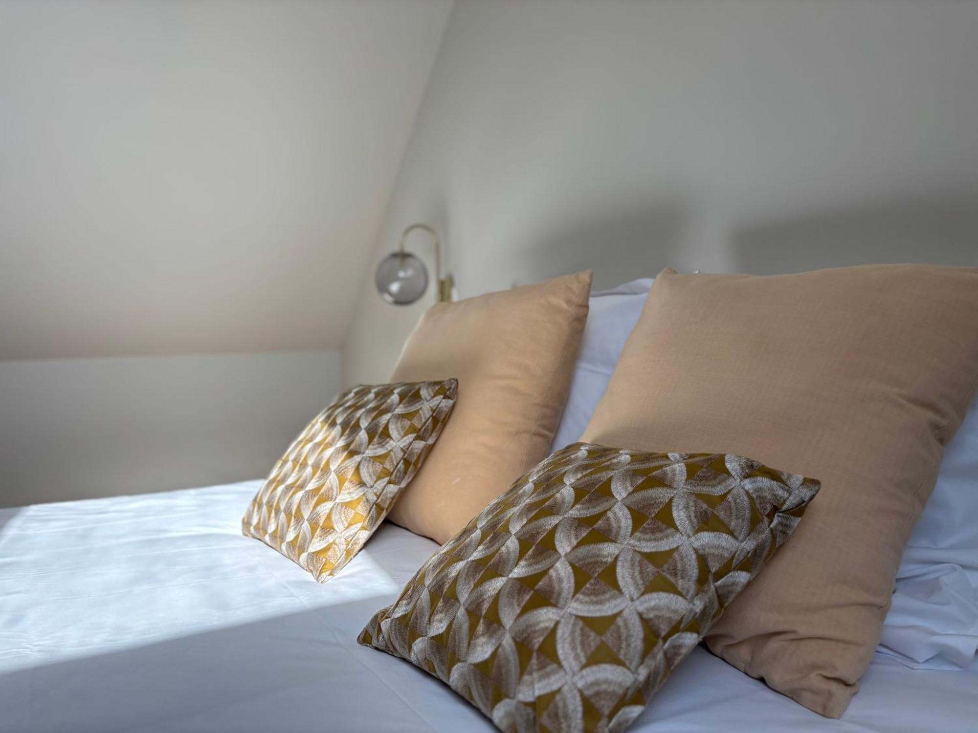 Bajocasse Apt Duplex Spacieux 3 Ch 2 Sdb Cosy Plein Centre Bayeux Decoration Elegante Proche Plages Du Debarquement エクステリア 写真